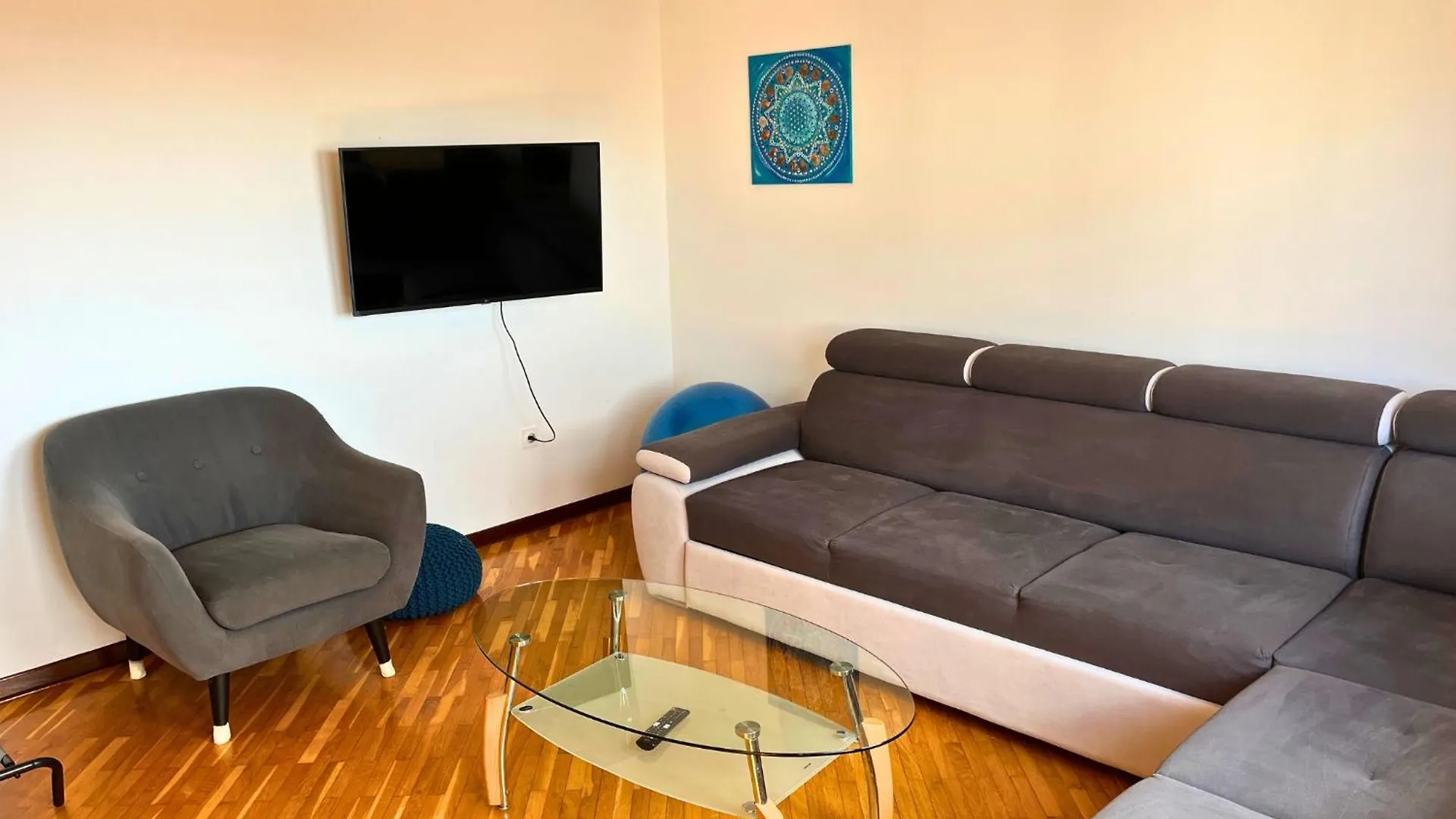 דירה אומאג Apartman Leo