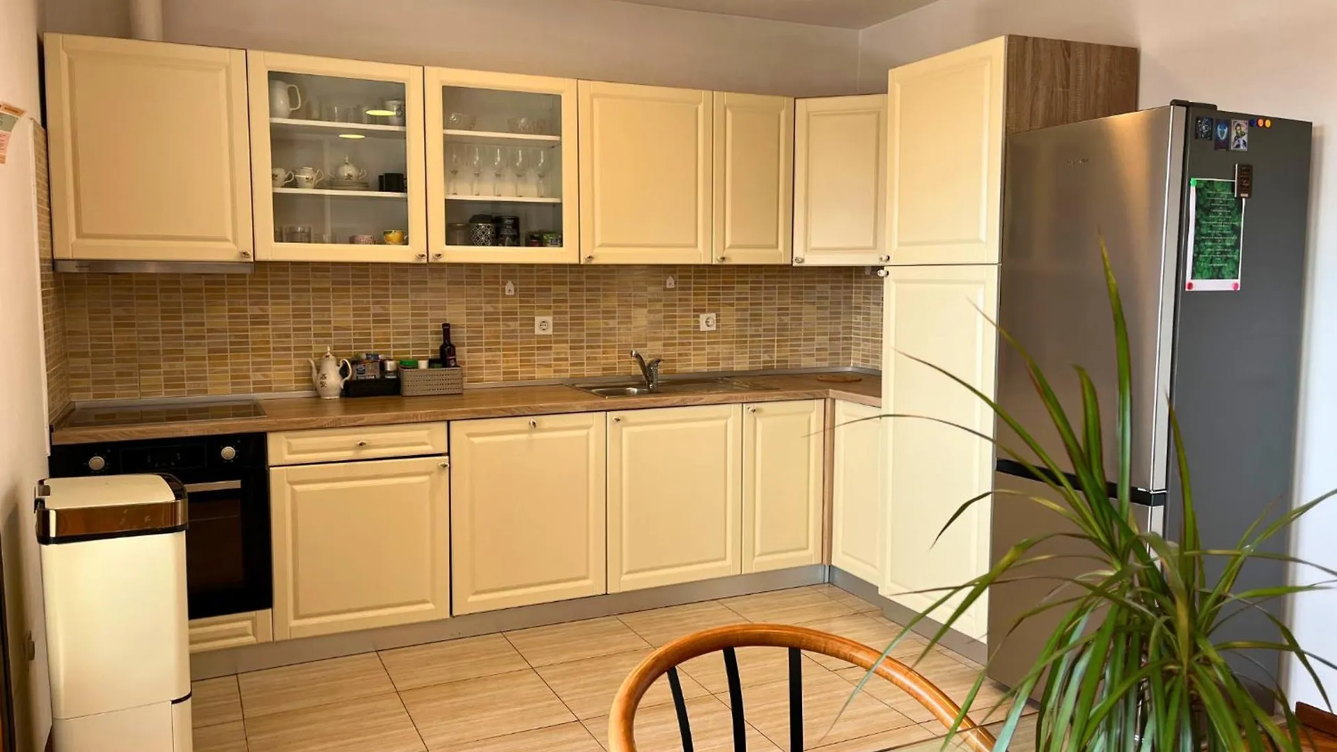 אומאג Apartman Leo דירה